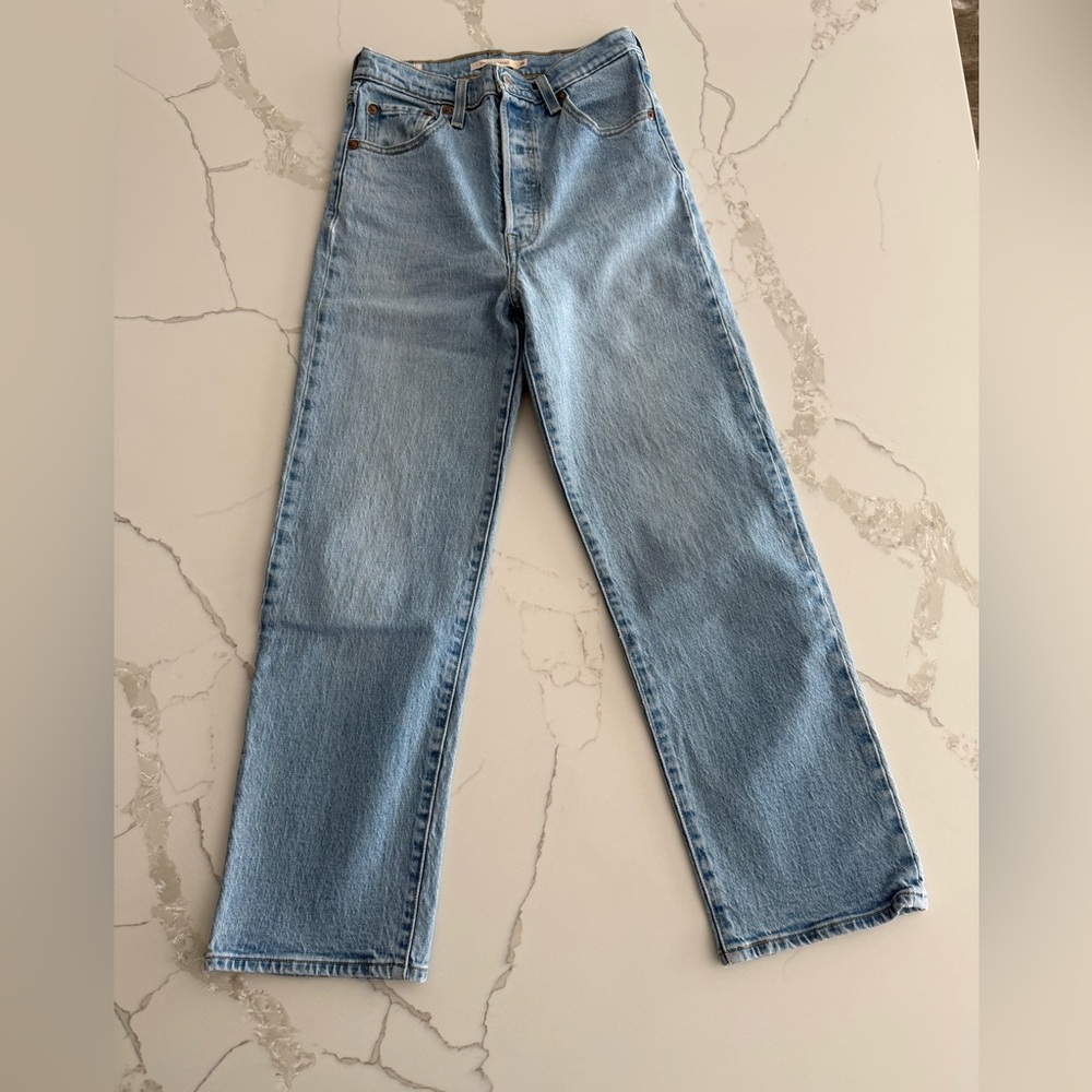 Levi’s Premium Ribcage Ankle Straight Jeans